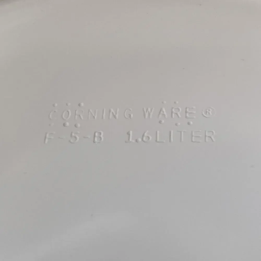 Corning Ware French White F-5-B 1.6 Liter Round Casserole Dish USA Mint 7.5
